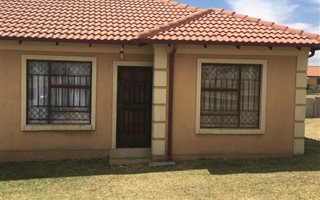 2 Bedroom House in Jukskei View