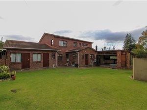5 Bed House in Loerie Park