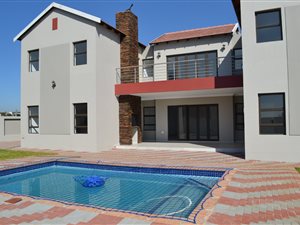5 Bed House in Copperleaf