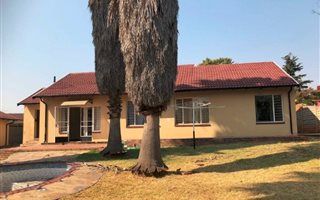 4 Bedroom House in Weltevreden Park