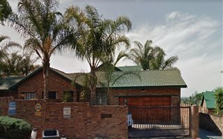 4 Bedroom Duet in Highveld