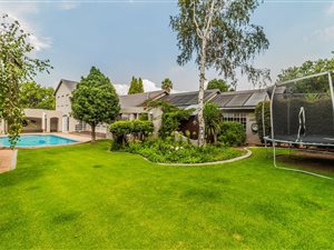 4 Bedroom House in Alphen Park