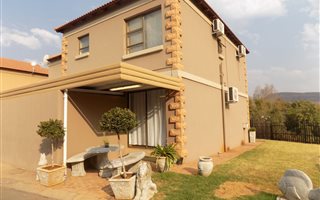 3 Bedroom Duplex in Birdwood