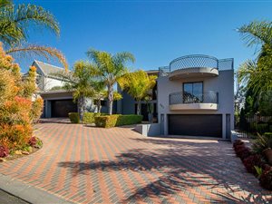 4 Bed House in Eagle Canyon Golf Estate