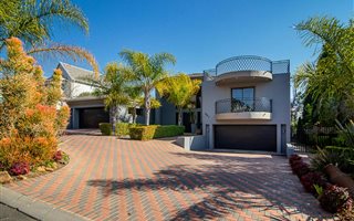 4 Bedroom House in Eagle Canyon Golf Estate