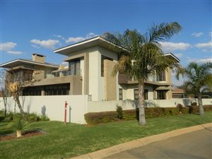 5 Bed House in Lombardy Estate