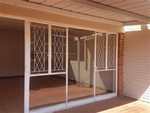 2 Bed Duplex in Hillcrest Central