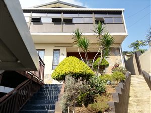 6 Bed House in Clare Hills