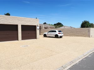 4 Bed House in Edgemead