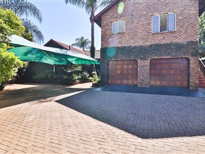 4 Bed House in Zwartkop