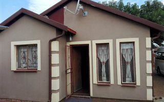 2 Bedroom House in Mahube Valley
