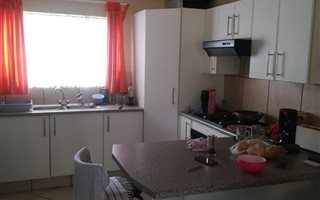 3 Bedroom Townhouse in Noordheuwel