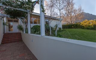 4 Bedroom House in Erinvale Estate