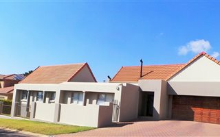 4 Bedroom House in Featherbrooke Estate
