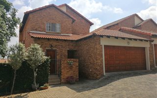 3 Bedroom Duplex in Amberfield Manor