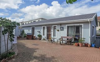 2 Bedroom House in Strand Central