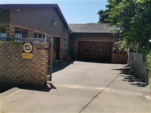 6 Bed House in Clare Hills