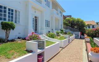 2 Bedroom Apartment in St James