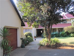5 Bed House in Lydiana