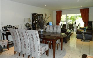 2 Bedroom Apartment in Bryanston West