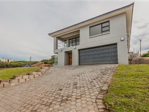 4 Bed House in Dana Bay