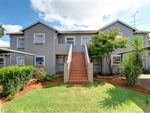 3 Bed Apartment in Weltevreden Park