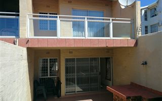 2 Bedroom Flat in Amanzimtoti
