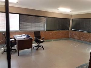 1633 m² Industrial space in Sunnyridge