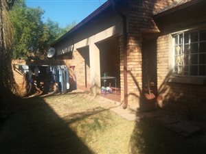2 Bed Townhouse in Rooihuiskraal North