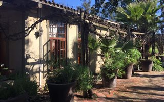 2 Bedroom Garden Cottage in Wellington Central