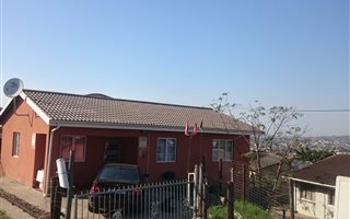 3 Bedroom House in Eastbury