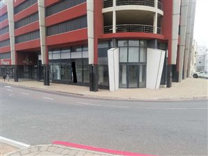 640 m² Retail Space in Point Waterfront