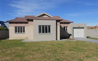 3 Bedroom House in Hansmoeskraal