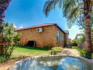 3 Bed Townhouse in Honeydew Ridge