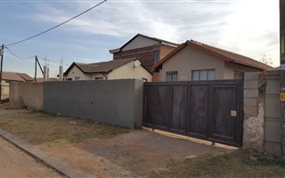 3 Bedroom House in Roodekop