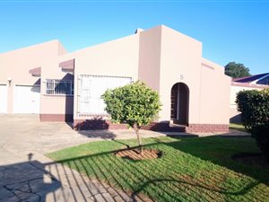3 Bed House in Falcon Ridge