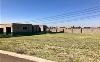 977 m² Land available in Three Rivers East