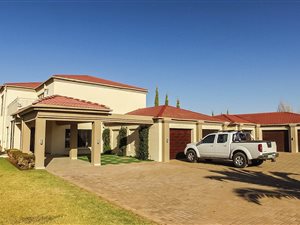6 Bed House in Groenvlei