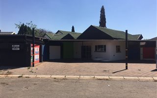 991 m² Land available in Edleen