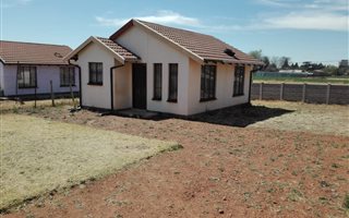 2 Bedroom House in Unitas Park