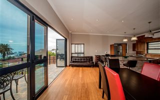 2 Bedroom House in Vredehoek