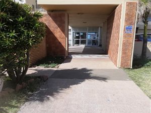 2 Bed Apartment in Amanzimtoti