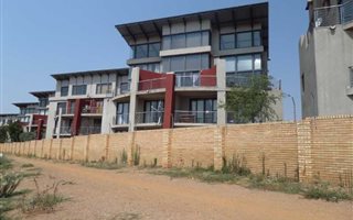 2 Bedroom Apartment in Rooihuiskraal North