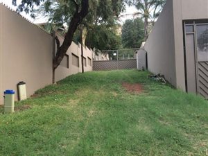 1100 m² Land available in Montana Park