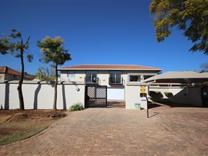 4 Bed House in Waterkloof