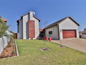 3 Bed House in Country View Estate