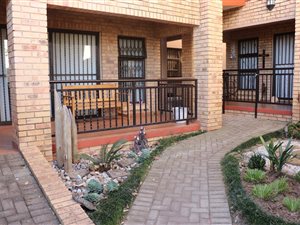 2 Bed Apartment in Monument
