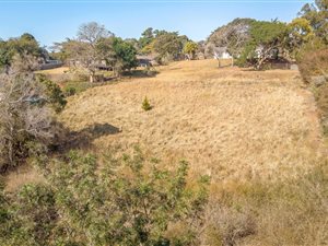 5490 m² Land available in Forest Hills