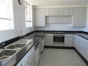 3 Bed Apartment in Fairway