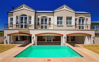 4 Bedroom House in Waterfall Country Estate